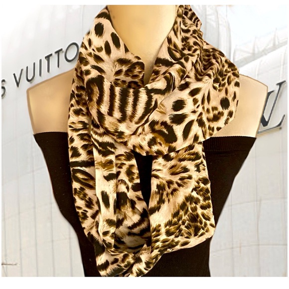 Lavishly Paris Accessories - Lavishly Paris Luxury Leopard Print Infinity Scarf